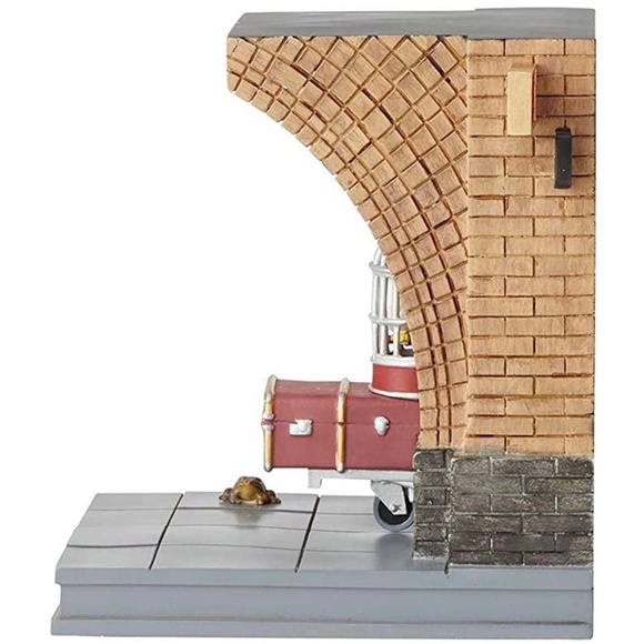 Harry Potter Platform 9 3/4 Decorative Bookends - Picture 2 of 4